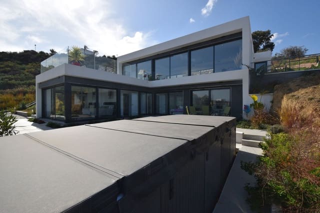 4 bedroom Villa for sale in La Cala Golf, Mijas with pool garage - € 1,300,000 (Ref: 7413342)