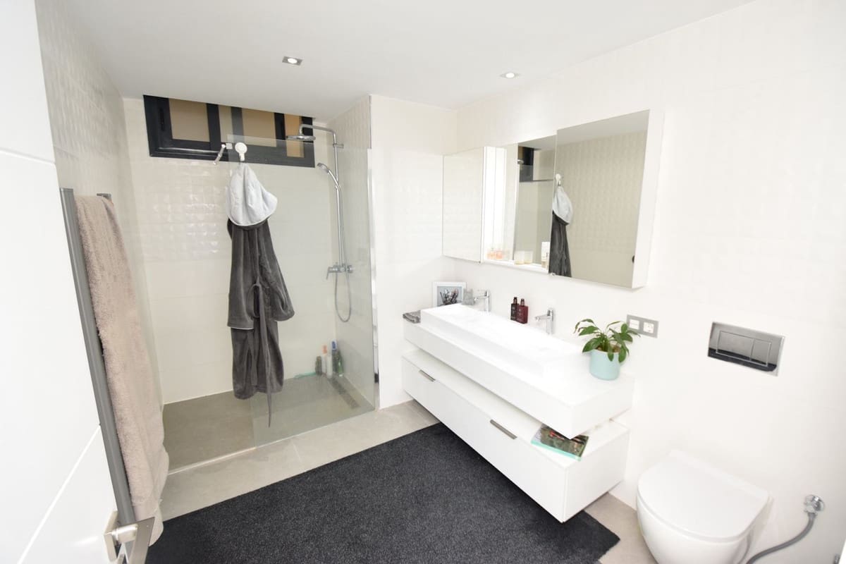 4 bedroom Villa for sale in La Cala Golf with pool garage - € 1,300,000 (Ref: 7413342)