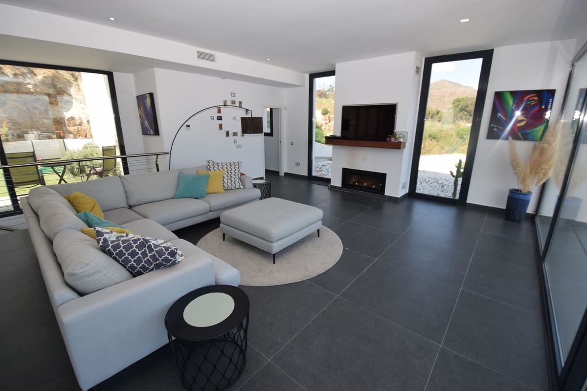 4 bedroom Villa for sale in La Cala Golf with pool garage - € 1,300,000 (Ref: 7413342)