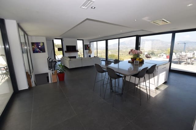 4 bedroom Villa for sale in La Cala Golf, Mijas with pool garage - € 1,300,000 (Ref: 7413342)