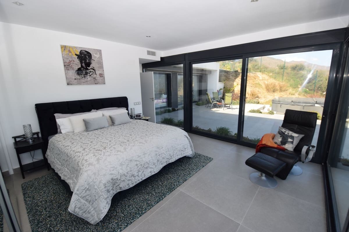 4 bedroom Villa for sale in La Cala Golf with pool garage - € 1,300,000 (Ref: 7413342)