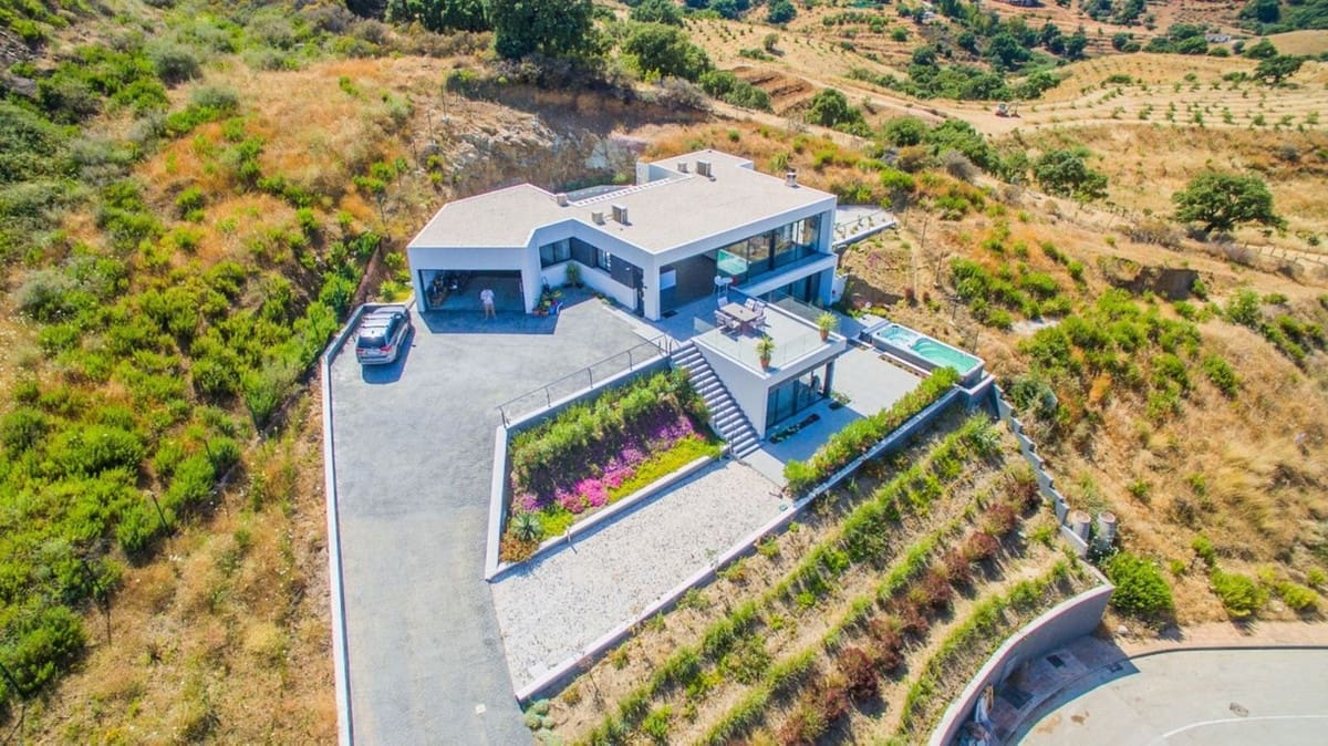 4 bedroom Villa for sale in La Cala Golf with pool garage - € 1,300,000 (Ref: 7413342)