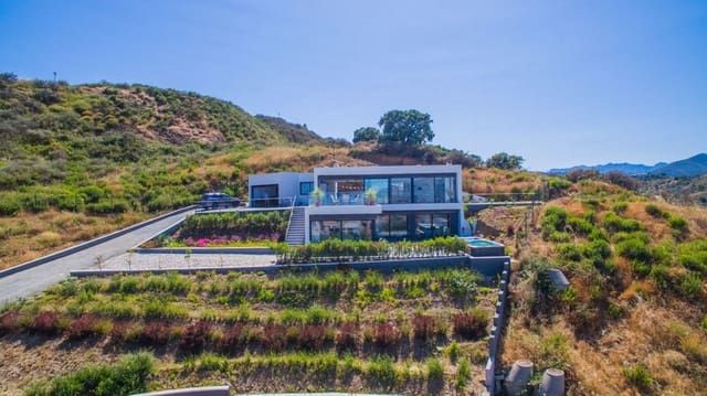 Chalet de 4 habitaciones en La Cala Golf, Mijas en venta con piscina garaje - 1.300.000 € (Ref: 7413342)