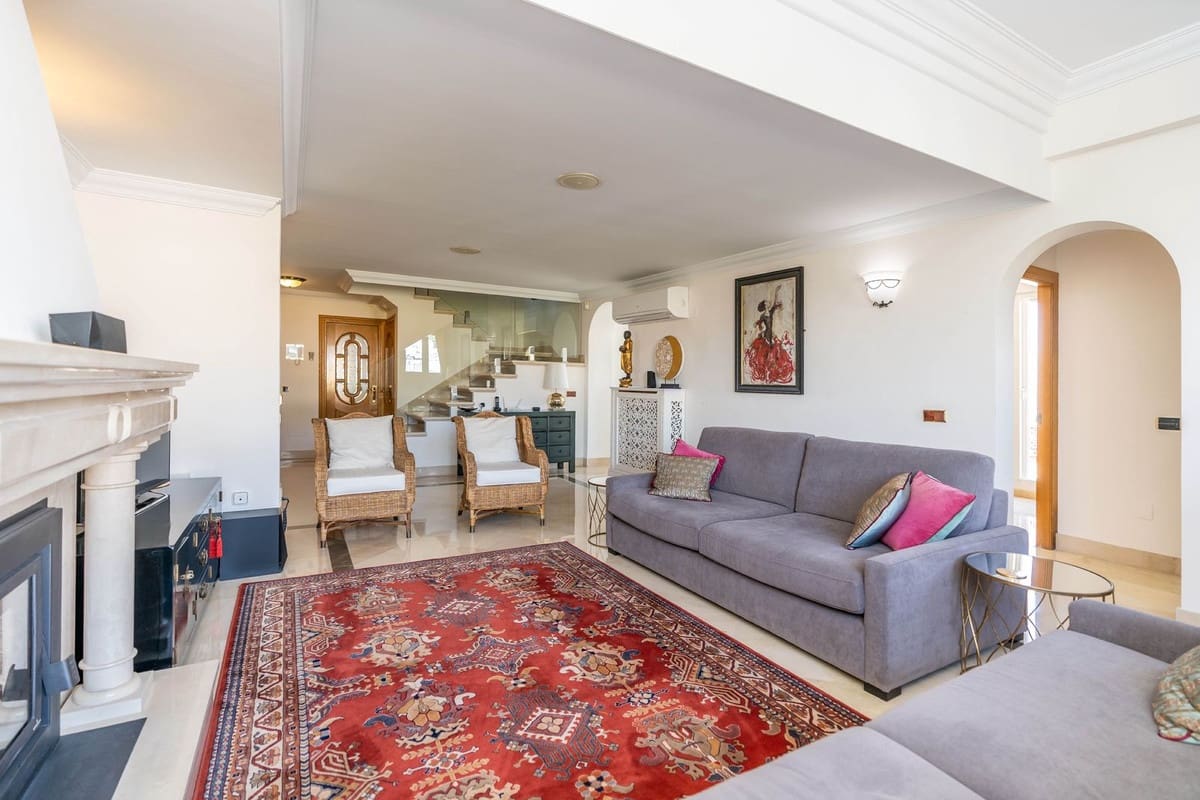 5 bedroom Penthouse for sale in Marbella with garage - € 1,750,000 (Ref: 8183679)