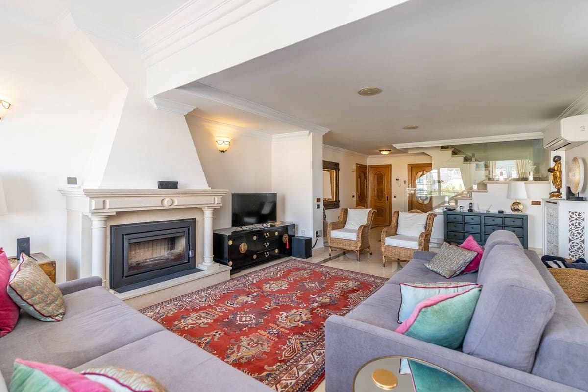 5 bedroom Penthouse for sale in Marbella with garage - € 1,750,000 (Ref: 8183679)