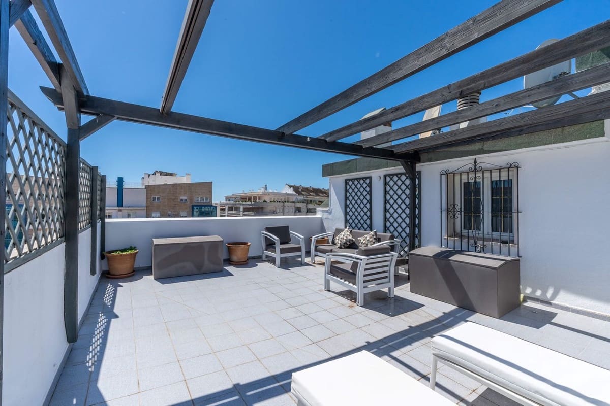 5 bedroom Penthouse for sale in Marbella with garage - € 1,750,000 (Ref: 8183679)
