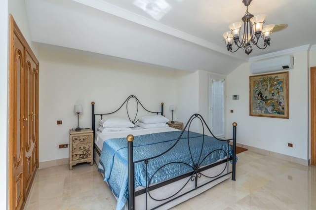 5 slaapkamer Penthouse te koop in Marbella met garage - € 1.750.000 (Ref: 8183679)