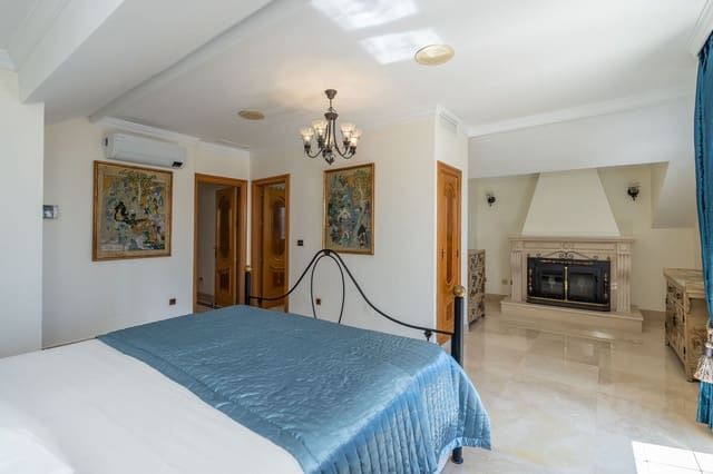 5 slaapkamer Penthouse te koop in Marbella met garage - € 1.750.000 (Ref: 8183679)