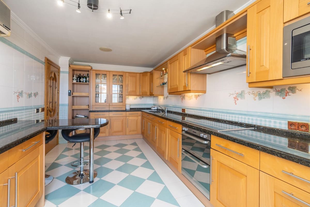 5 makuuhuone Kattohuoneisto myytävänä paikassa Marbella mukana 
autotalli - 1 750 000 € (Ref: 8183679)