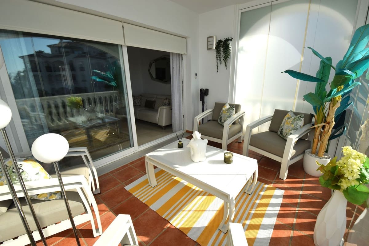 2 soveværelse Lejlighed til salg i Miraflores med swimmingpool garage - € 450.000 (Ref: 9094570)