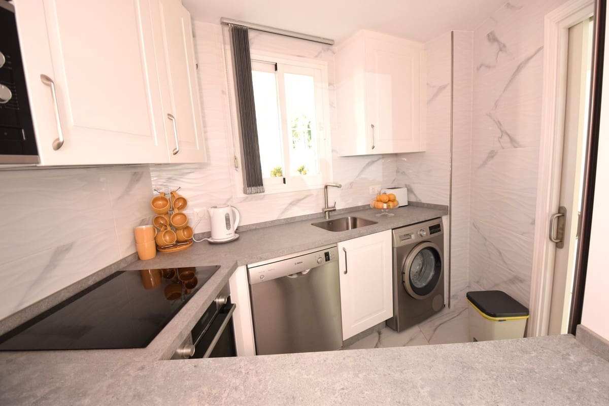 2 soveværelse Lejlighed til salg i Miraflores med swimmingpool garage - € 450.000 (Ref: 9094570)