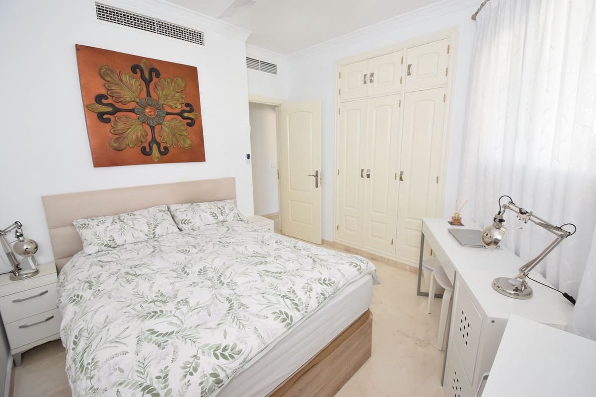 2 soveværelse Lejlighed til salg i Miraflores med swimmingpool garage - € 450.000 (Ref: 9094570)