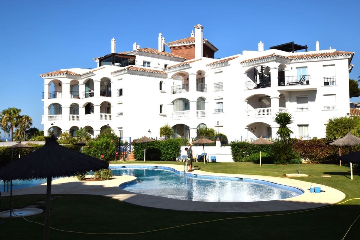 2 soveværelse Lejlighed til salg i Miraflores med swimmingpool garage - € 450.000 (Ref: 9094570)