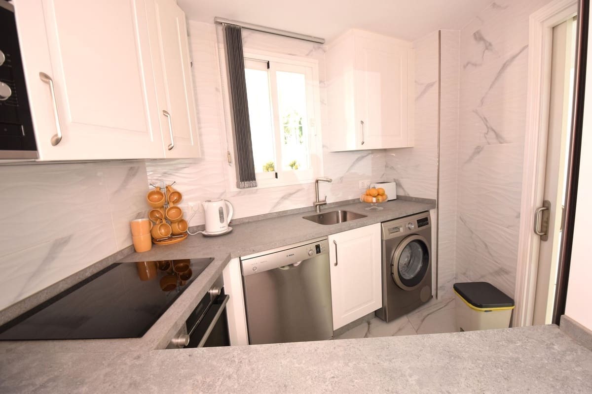 2 soveværelse Lejlighed til salg i Miraflores med swimmingpool garage - € 450.000 (Ref: 9094570)