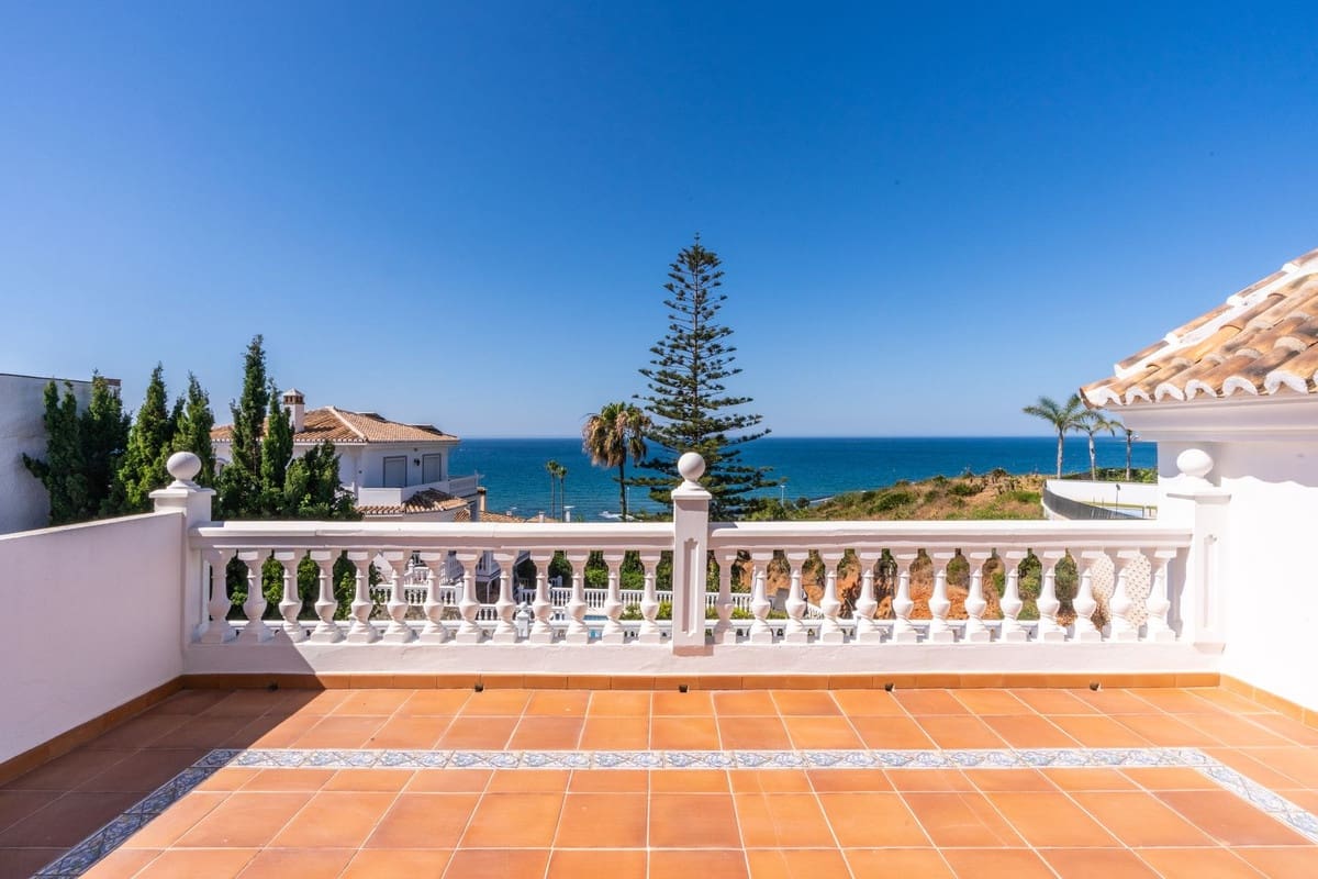 4 Zimmer Villa zu verkaufen in Mijas Costa mit Pool Garage - 1.495.000 € (Ref: 9105275)