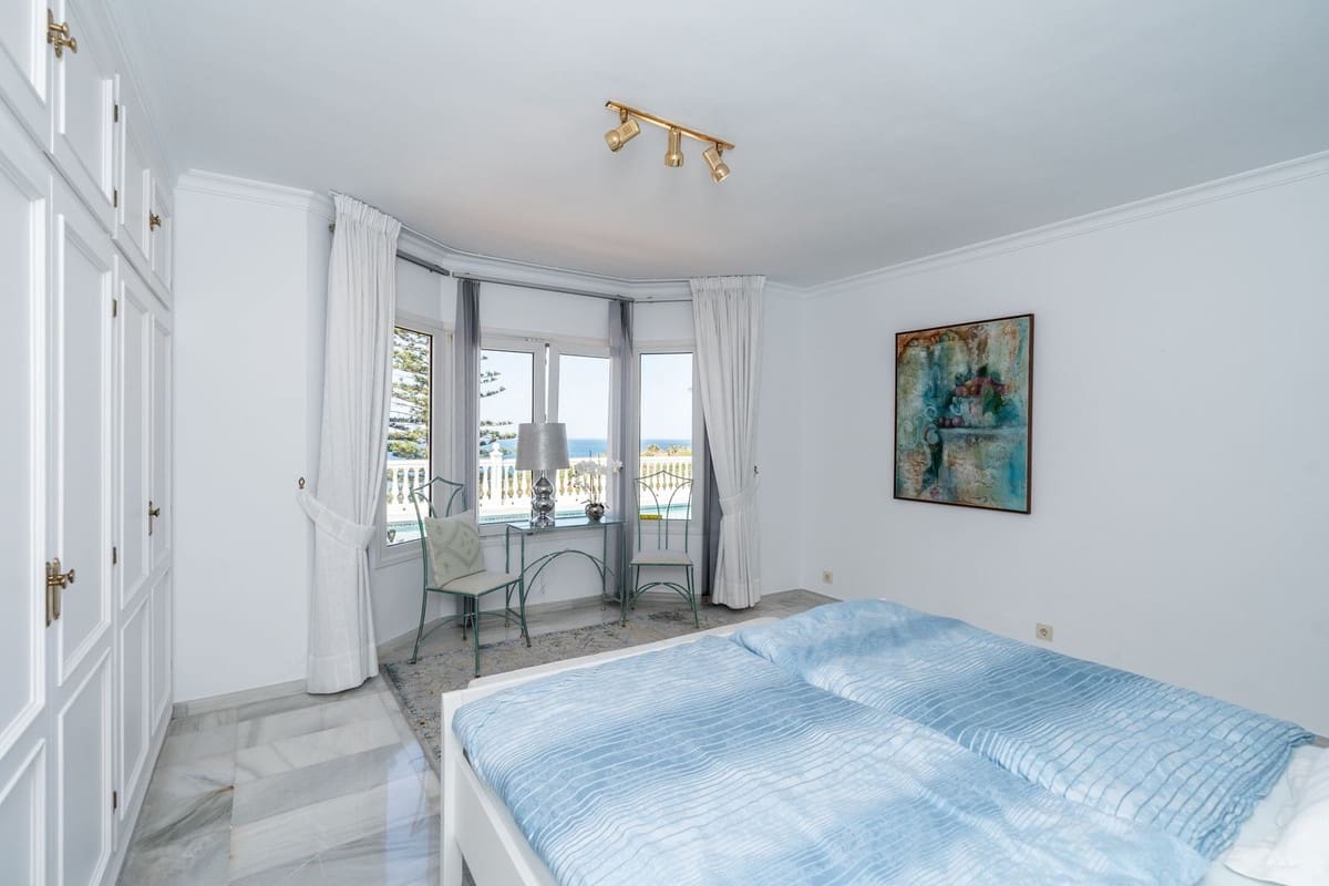 4 Zimmer Villa zu verkaufen in Mijas Costa mit Pool Garage - 1.495.000 € (Ref: 9105275)