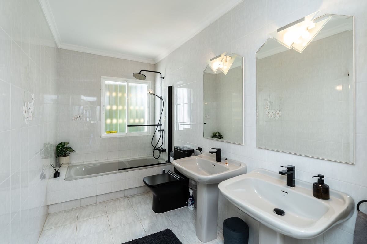 4 Zimmer Villa zu verkaufen in Mijas Costa mit Pool Garage - 1.495.000 € (Ref: 9105275)