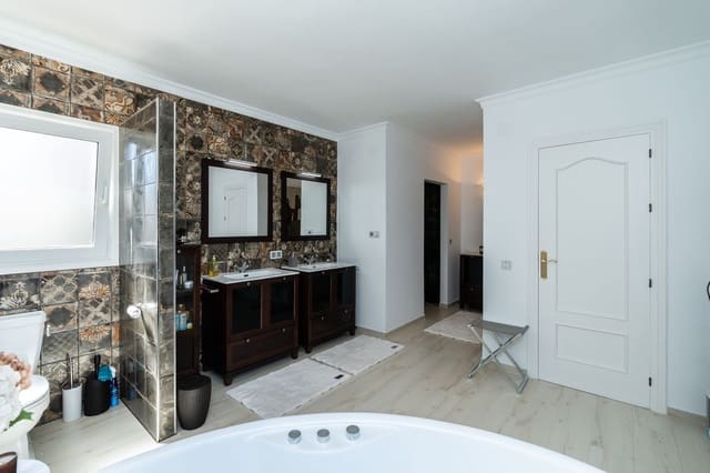 4 sypialnia Willa na sprzedaż w Mijas Costa, Mijas z basenem garażem - 1 495 000 € (Ref: 9105275)