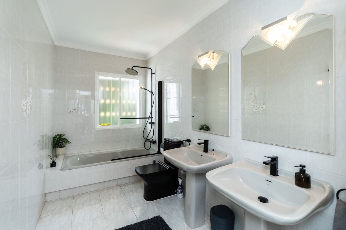 4 bedroom Villa for sale in Mijas Costa with pool garage - € 1,495,000 (Ref: 9105275)