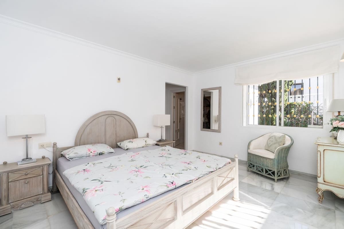 4 bedroom Villa for sale in Mijas Costa with pool garage - € 1,495,000 (Ref: 9105275)