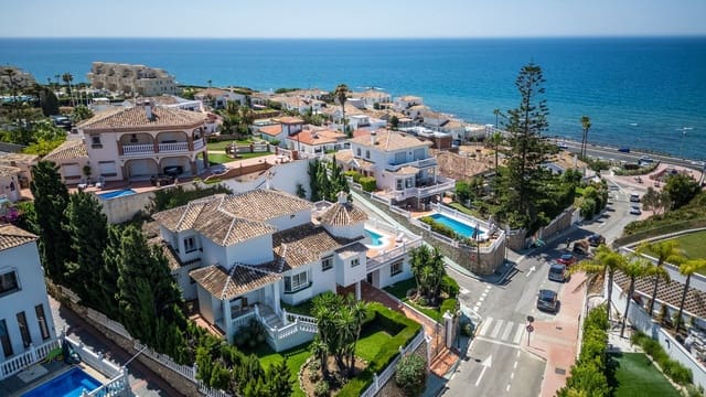 4 soveværelse Villa til salg i Mijas Costa, Mijas med swimmingpool garage - € 1.495.000 (Ref: 9105275)