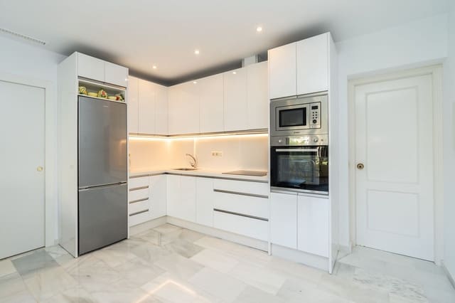 3 soveværelse Lejlighed til salg i La Cala de Mijas, Mijas med swimmingpool - € 595.000 (Ref: 9128790)