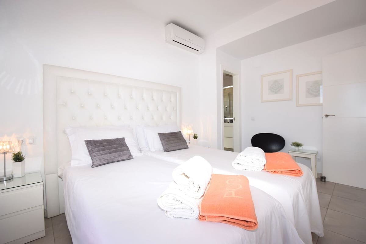 2 makuuhuone Kattohuoneisto myytävänä paikassa La Cala de Mijas mukana uima-altaan 
autotalli - 475 000 € (Ref: 9181874)