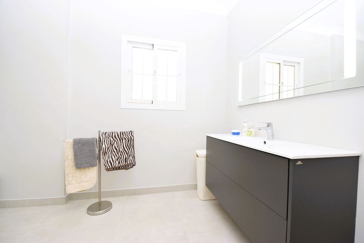 3 bedroom Villa for sale in La Cala de Mijas with pool garage - € 875,000 (Ref: 9223670)