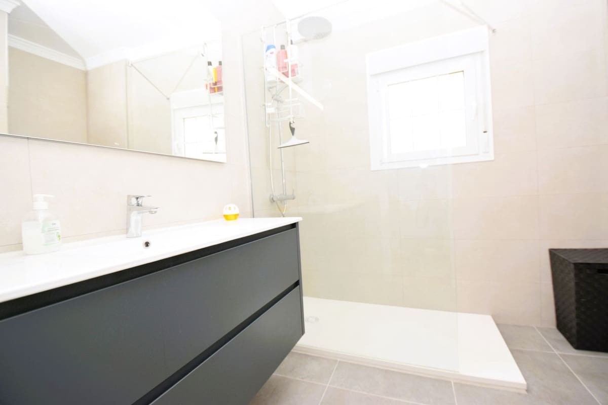 3 bedroom Villa for sale in La Cala de Mijas with pool garage - € 875,000 (Ref: 9223670)