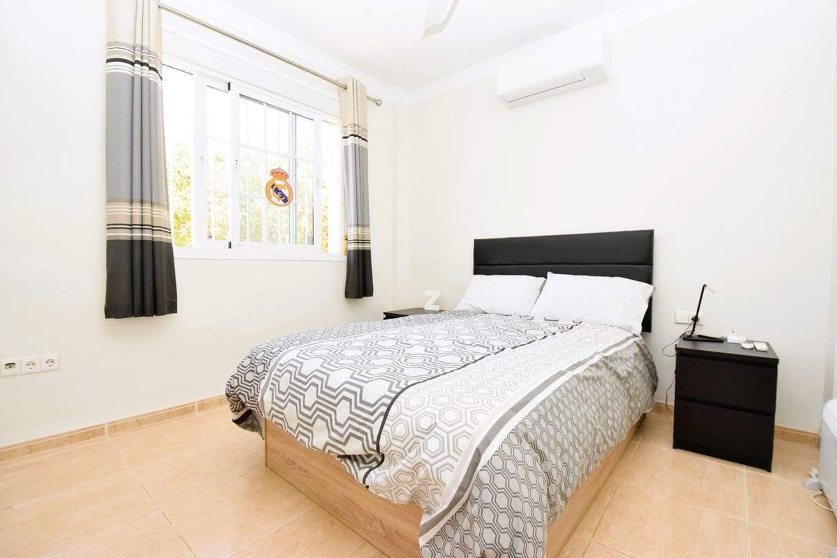 3 bedroom Villa for sale in La Cala de Mijas with pool garage - € 875,000 (Ref: 9223670)