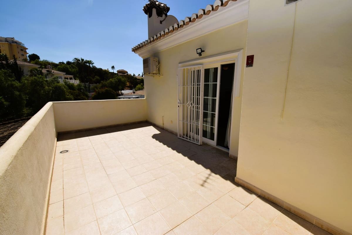 3 bedroom Villa for sale in La Cala de Mijas with pool garage - € 875,000 (Ref: 9223670)