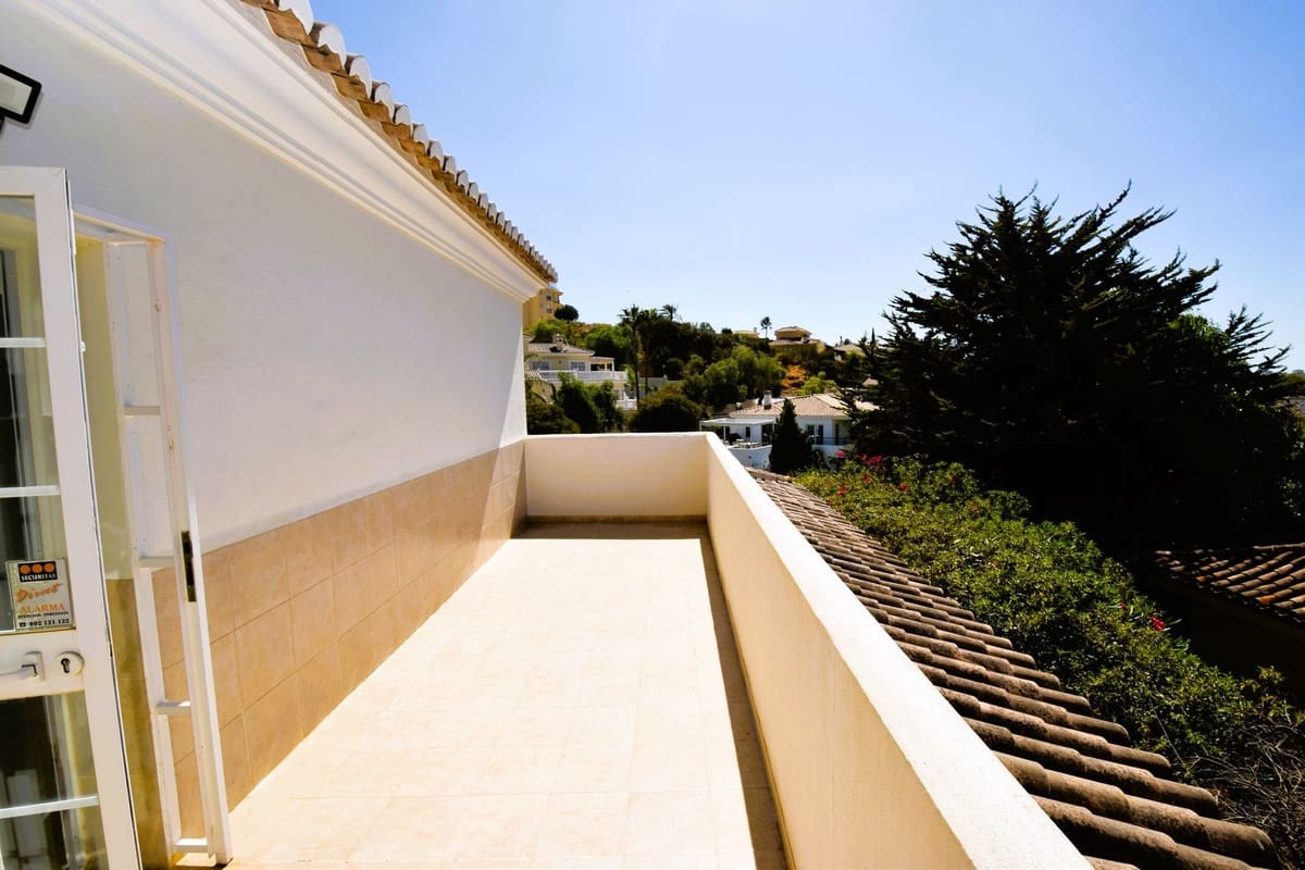 3 bedroom Villa for sale in La Cala de Mijas with pool garage - € 875,000 (Ref: 9223670)