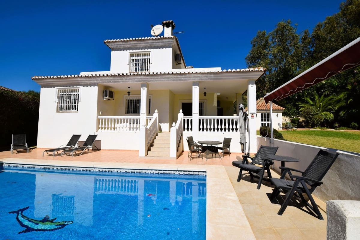 3 bedroom Villa for sale in La Cala de Mijas with pool garage - € 875,000 (Ref: 9223670)