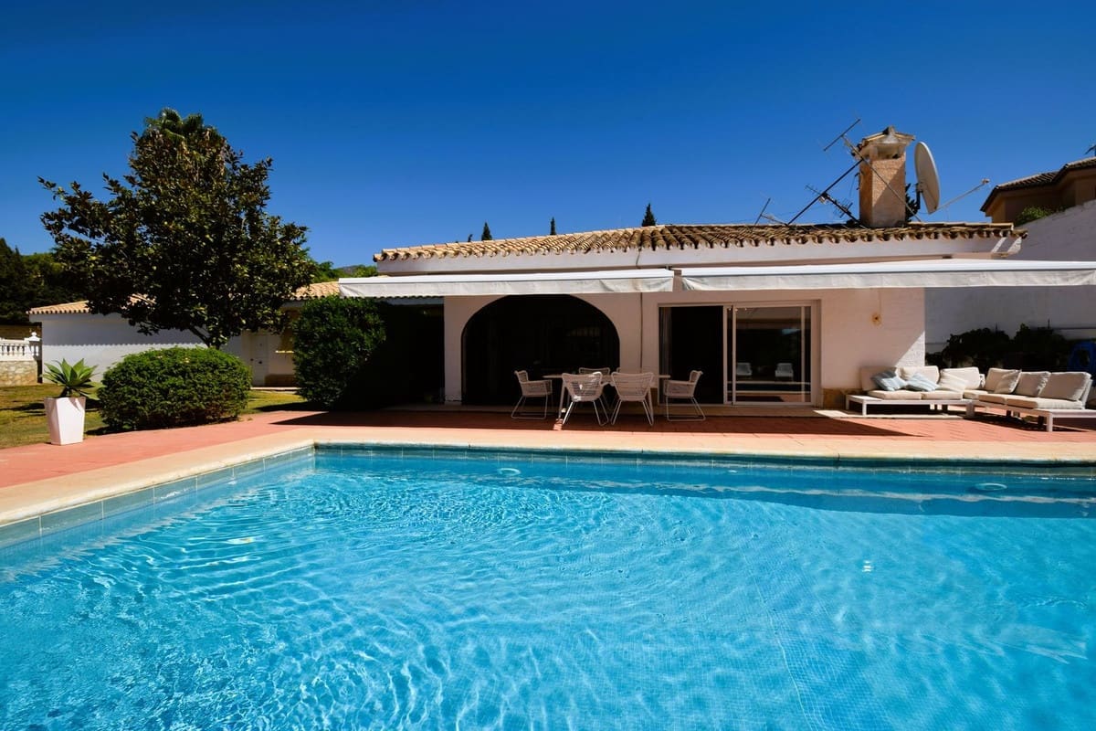 Chalet de 3 habitaciones en Mijas Costa en venta con piscina garaje - 925.000 € (Ref: 9238737)