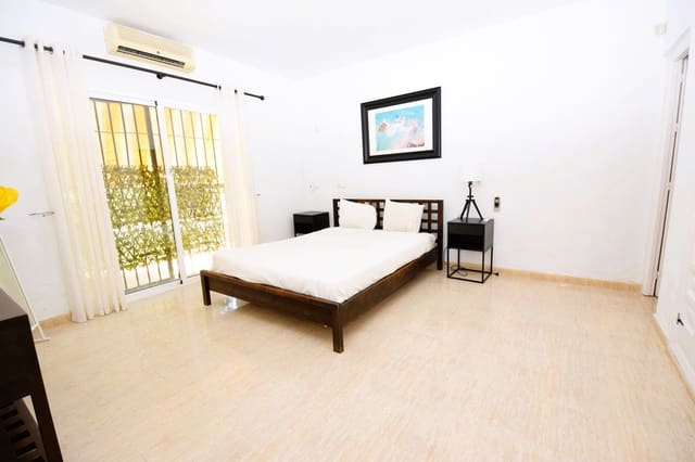 Chalet de 3 habitaciones en Mijas Costa, Mijas en venta con piscina garaje - 925.000 € (Ref: 9238737)