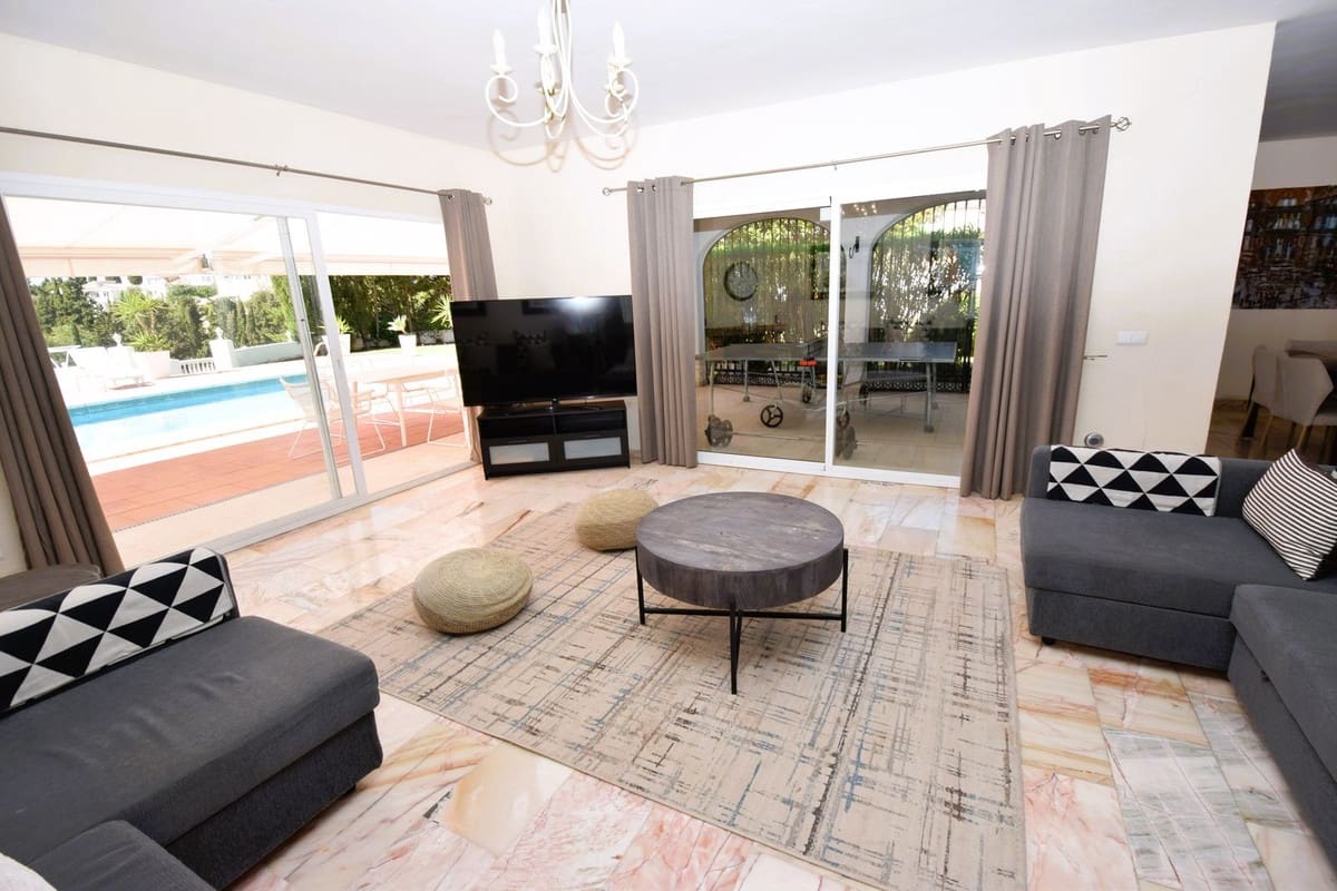Chalet de 3 habitaciones en Mijas Costa en venta con piscina garaje - 925.000 € (Ref: 9238737)