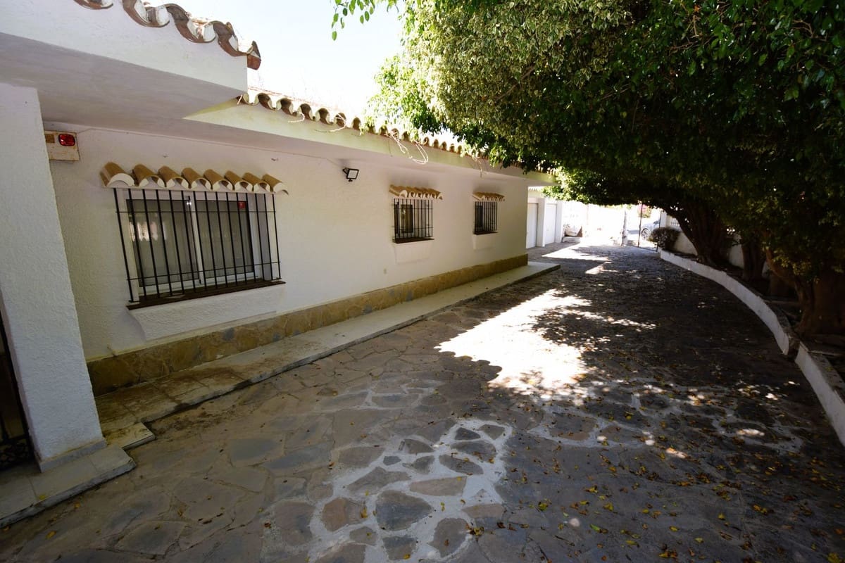 Chalet de 3 habitaciones en Mijas Costa en venta con piscina garaje - 925.000 € (Ref: 9238737)