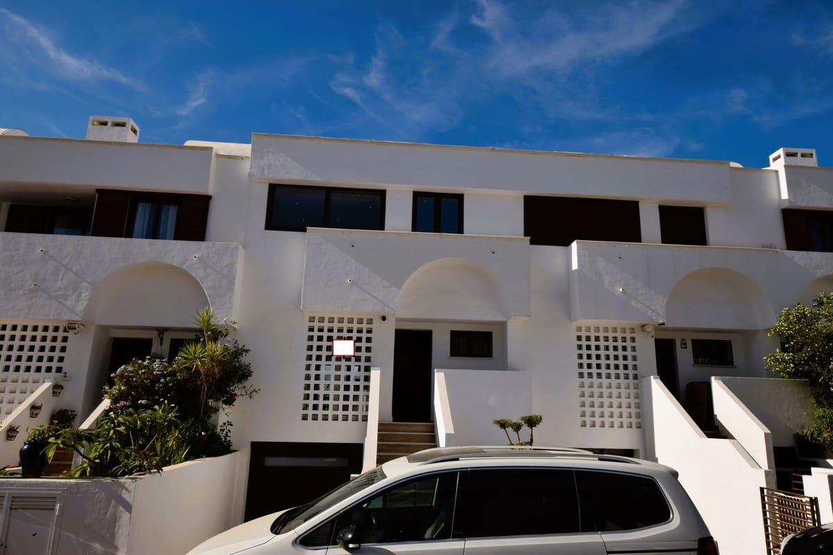 3 bedroom Townhouse for sale in La Cala de Mijas with pool garage - € 995,000 (Ref: 9332701)
