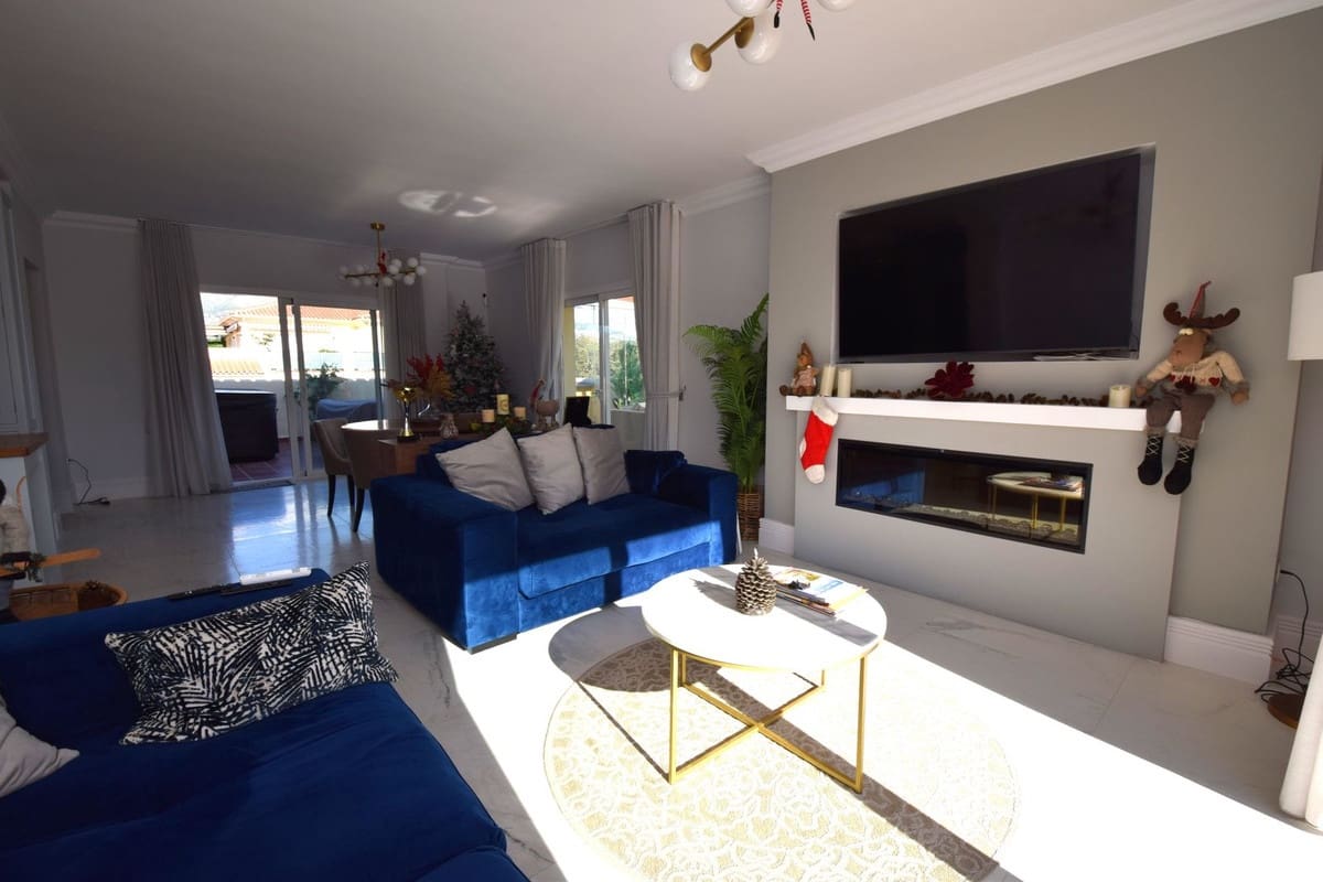 3 bedroom Penthouse for sale in La Cala Hills with pool garage - € 699,000 (Ref: 9340245)
