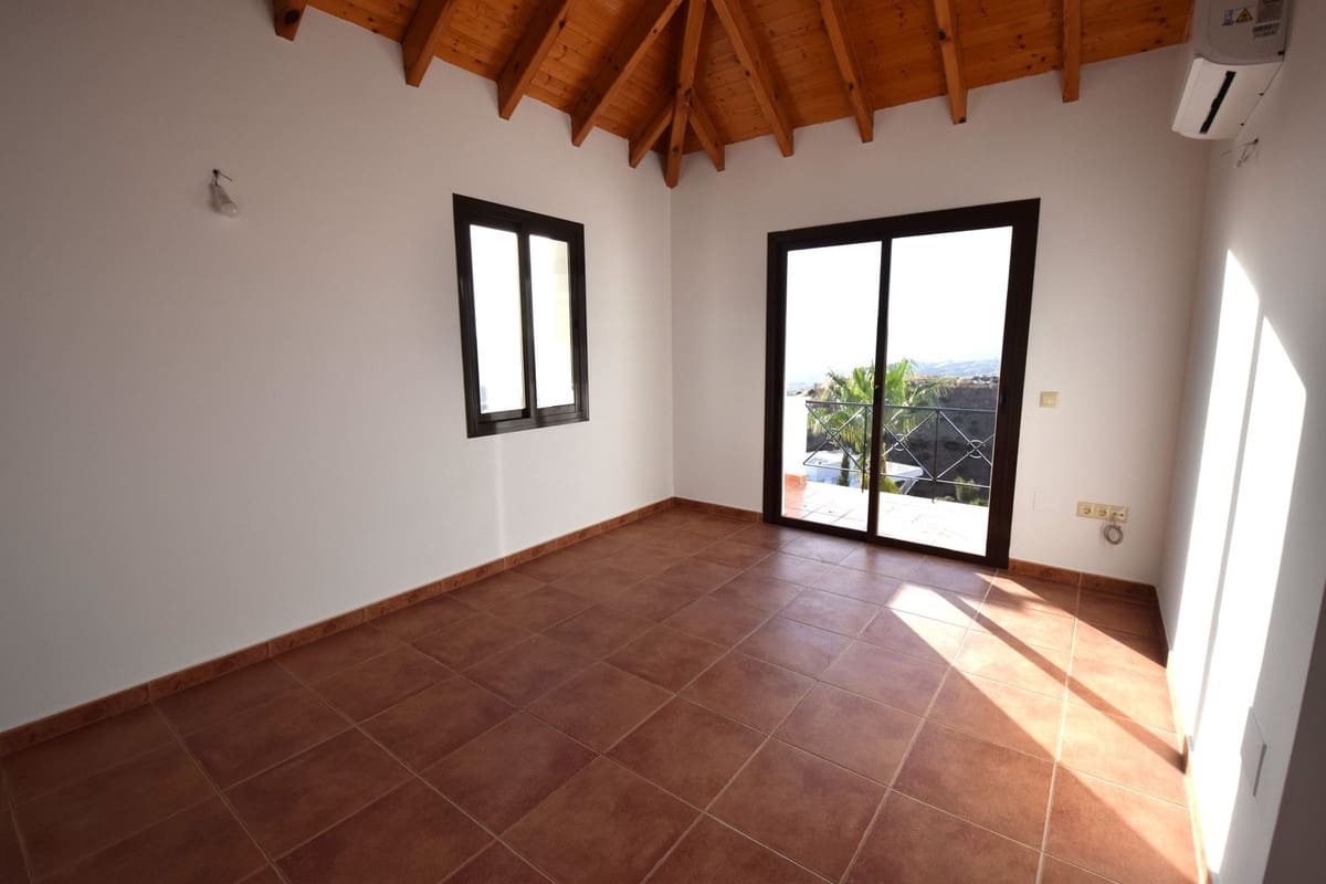 4 bedroom Villa for sale in Mijas with pool garage - € 1,450,000 (Ref: 9387034)