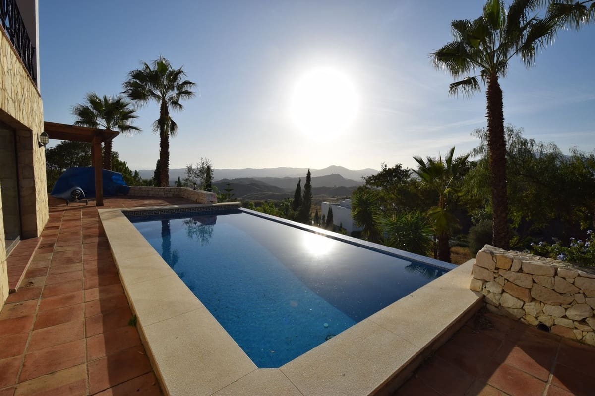 4 bedroom Villa for sale in Mijas with pool garage - € 1,450,000 (Ref: 9387034)