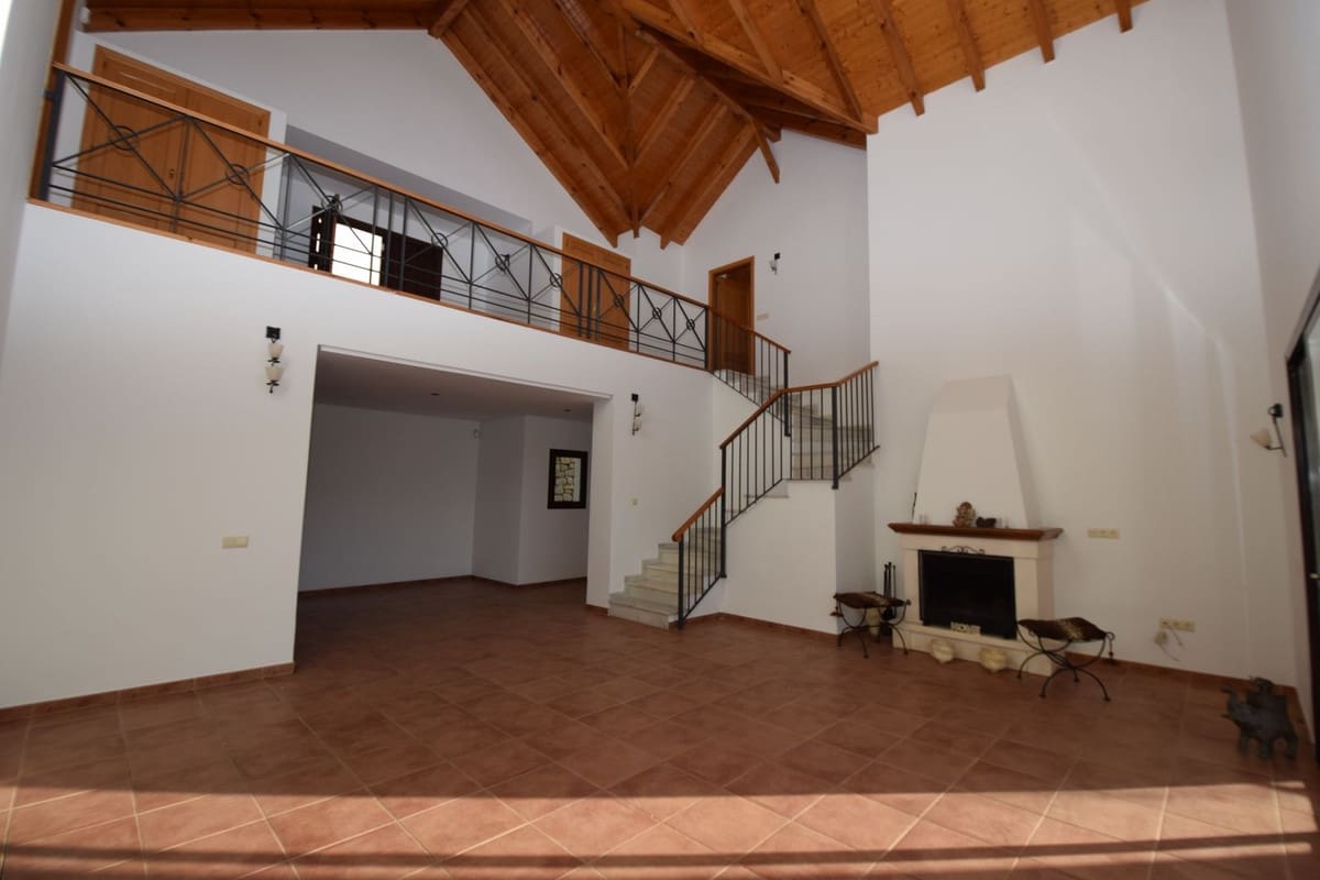 4 bedroom Villa for sale in Mijas with pool garage - € 1,450,000 (Ref: 9387034)