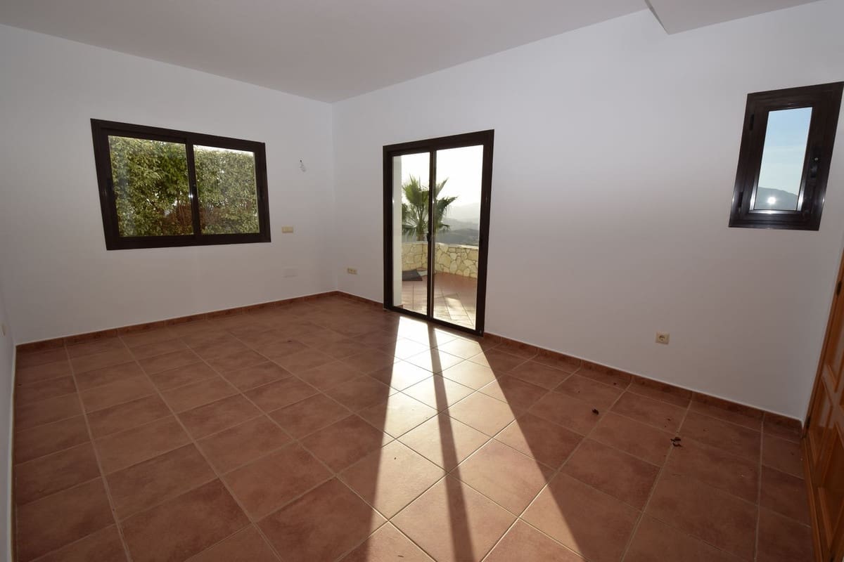 4 bedroom Villa for sale in Mijas with pool garage - € 1,450,000 (Ref: 9387034)