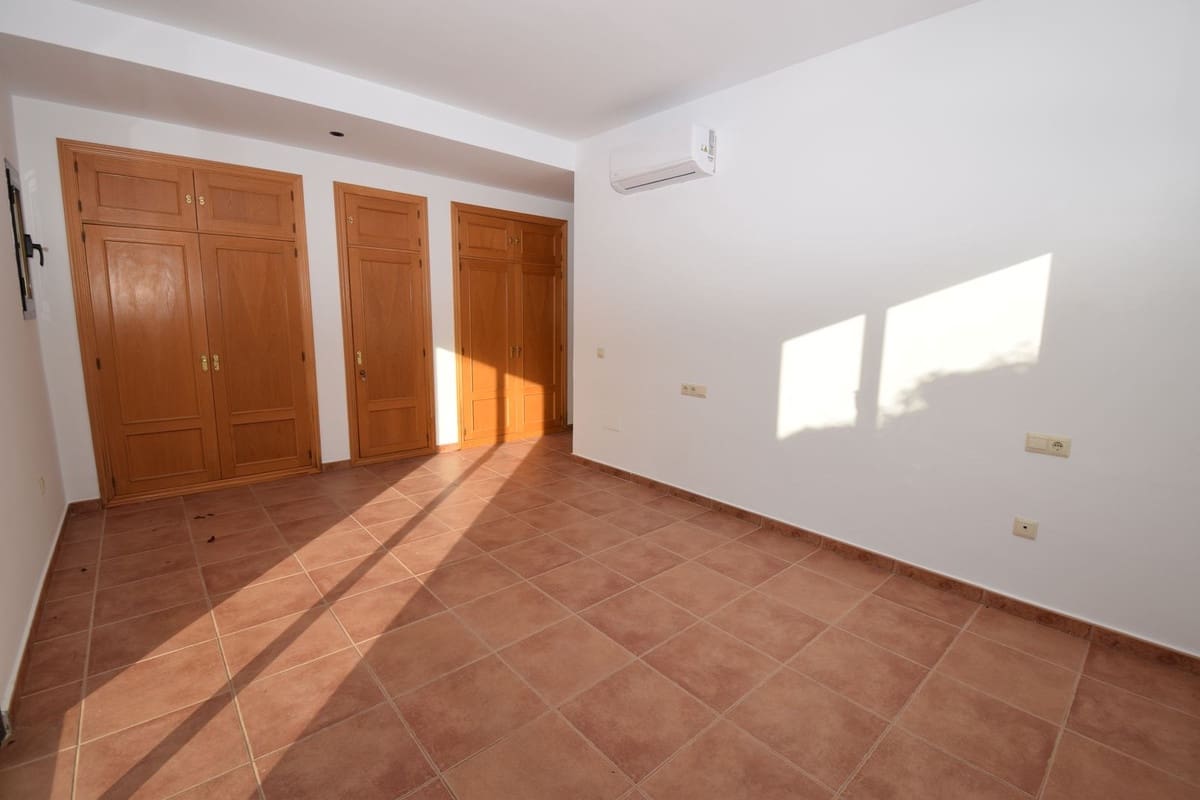 4 bedroom Villa for sale in Mijas with pool garage - € 1,450,000 (Ref: 9387034)