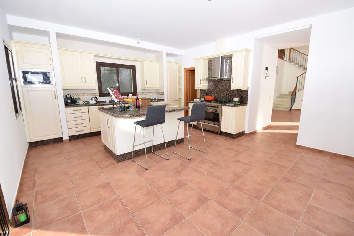 4 bedroom Villa for sale in Mijas with pool garage - € 1,450,000 (Ref: 9387034)