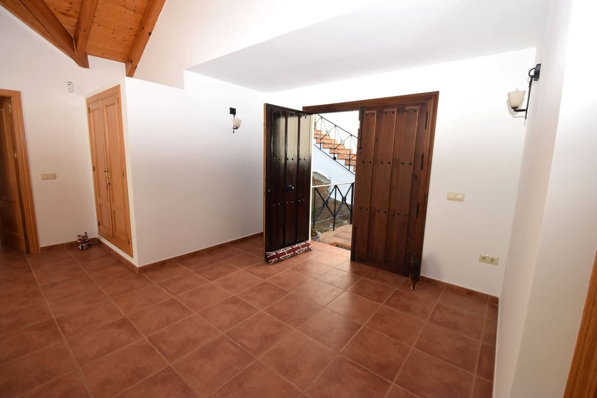 4 bedroom Villa for sale in Mijas with pool garage - € 1,450,000 (Ref: 9387034)