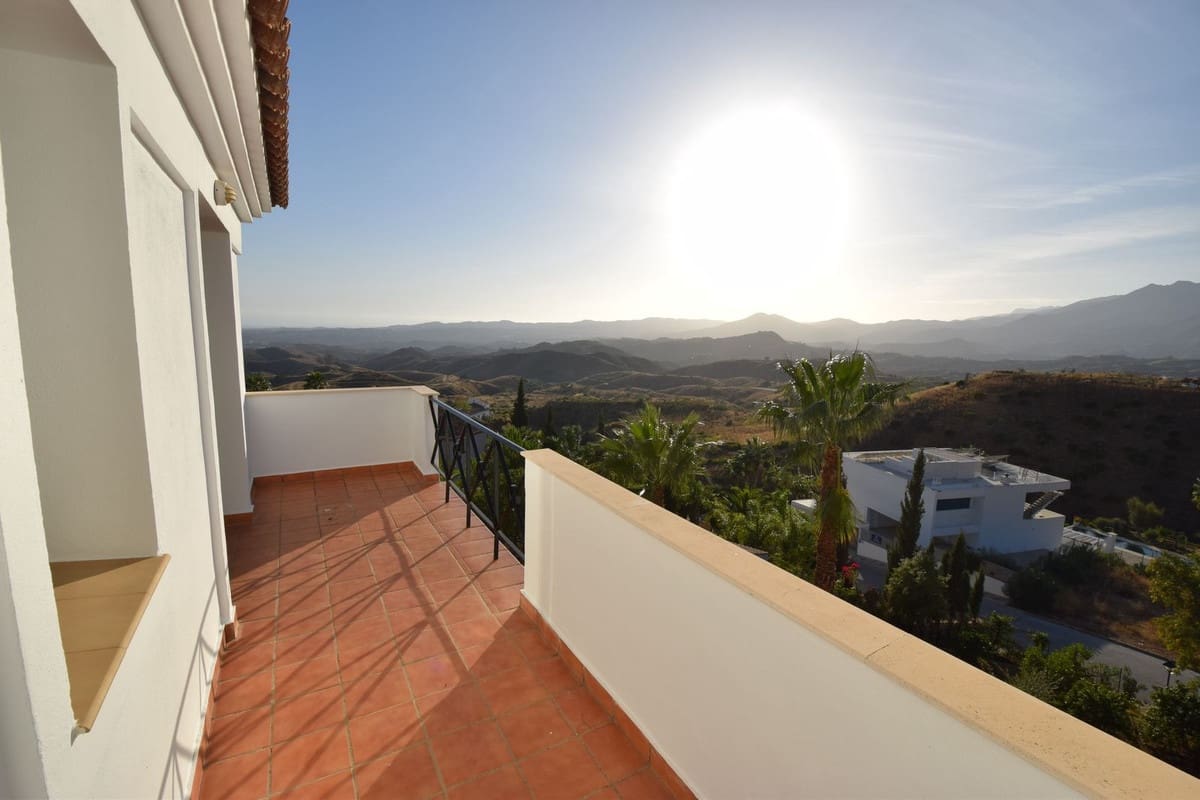 4 bedroom Villa for sale in Mijas with pool garage - € 1,450,000 (Ref: 9387034)