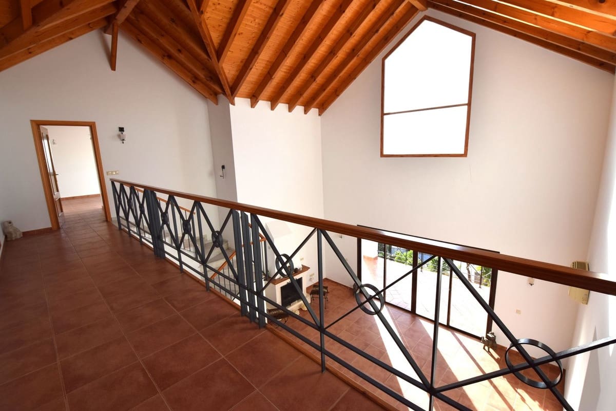 4 bedroom Villa for sale in Mijas with pool garage - € 1,450,000 (Ref: 9387034)