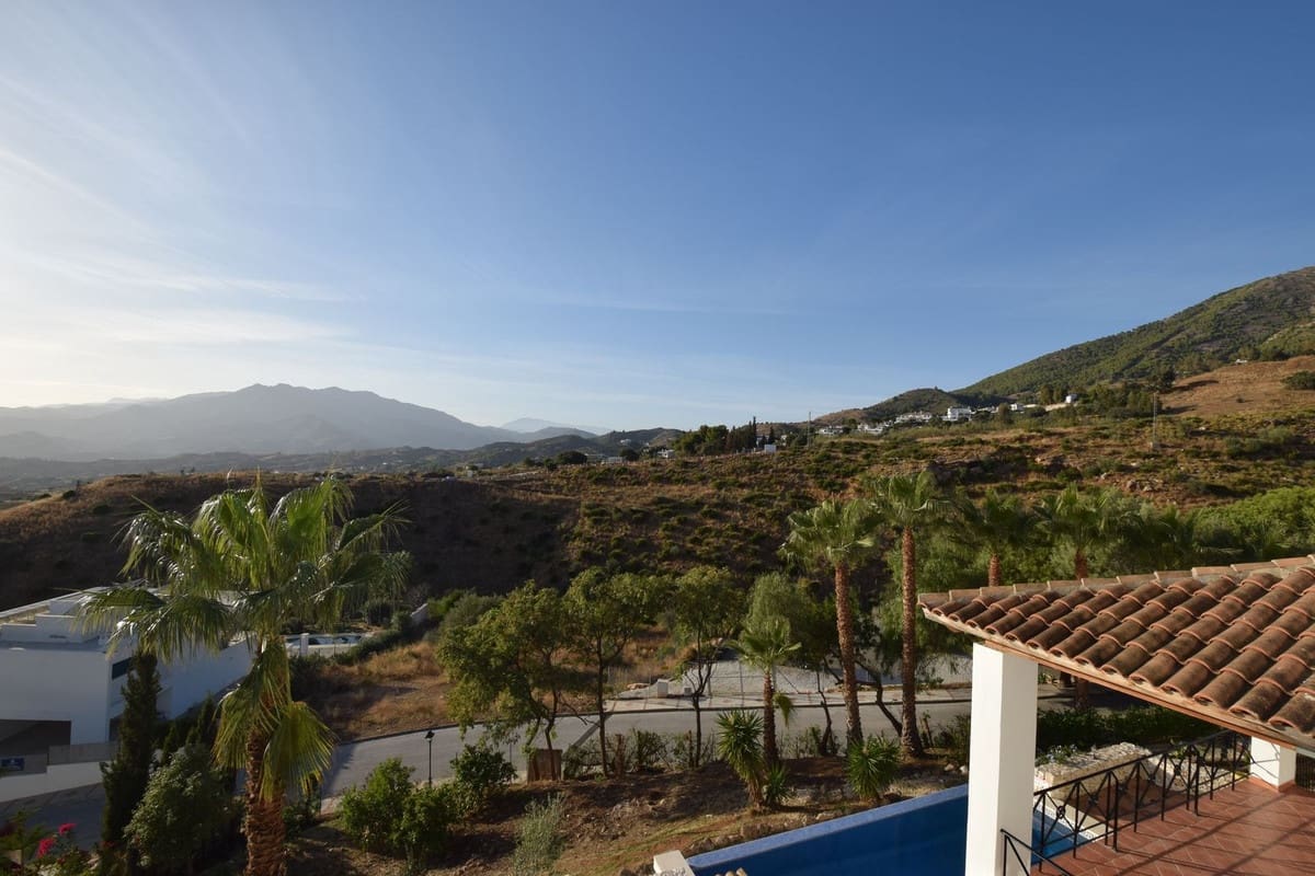 4 bedroom Villa for sale in Mijas with pool garage - € 1,450,000 (Ref: 9387034)