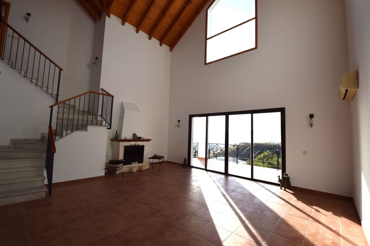 4 bedroom Villa for sale in Mijas with pool garage - € 1,450,000 (Ref: 9387034)